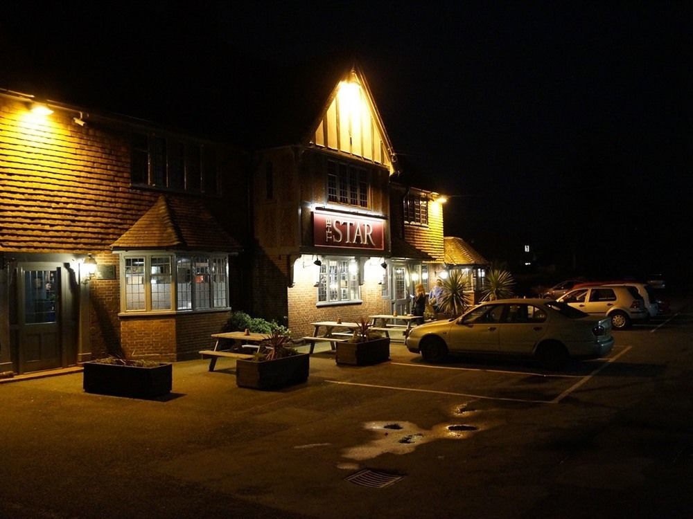 The Star Inn Lingfield Exterior foto